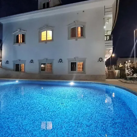 Silver Coast Pool & Вилла *