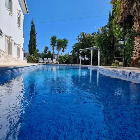 Silver Coast Pool & Вилла