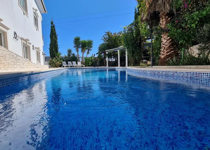 빌라 Silver Coast Pool & Arnal